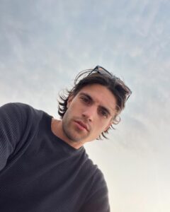 Yan Cacchione Most Liked Photos and Posts