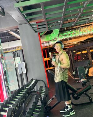 Yang Da-il Instagram - 아니 무슨 사진첩에 지난 1-2주간 사진이 헬스장밖에 없네 

여러분 훅온다일 이제 구매까지 5일 남앗어요!