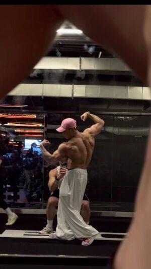 Yang Da-il Instagram - 현재 178.8/77-8 
체지방 10-11
골격근 40 (심지어 지난주엔 39나옴 ㅡ,ㅡ) 2년전에 내가 피드에 올렸던게 아마 41 나왔었는데 2년만에 다시 재보니까 오히려 떨어짐
헬스장 다니면서 인바디 난생 처음 재본게 2019년 골격근이 36이었음
지금 2024년인데 5년동안 4오름 ㅋ 인바디 안 믿음
——————————————————————————
헬스장 처음간 건 2012년 훅온다일 같이 만든 베프 @jin9mond 가 전역해서 만났는데 몸이 너무 좋길래 오랜만에 만나자마자 몸보고 충격먹어서 그때 이 친구한테 헬스장 처음가서 운동을 처음 배움 
1년 반정도 하다가 덩치가 점점 커졌었는데 데뷔하게되면서 가수는 말라야된다라는 주변의 이상한 사상에 전염되어 2014년에 운동을 멈춤 
하지만 내 마음 속 어릴 적 슈퍼히어로에 대한 열망이 도무지 사라지지 않아 2016년 @himkong.jamiet 힘콩형님의 힘콩 철봉을 구입하여 풀업이랑 딥스를 시작으로 다시 운동을 시작함 (그 철봉 아직도 집에서 옷걸이로 존재하는중) , 
2017년 집 앞 무너져내려가는 동네 관장형 헬스장을 다니기 시작함
그러다 19년 대보협에서 시합뛰던 고딩 동창 친구한테 pt라는 걸 처음 받음 그때 인바디 잰게 위에서 말했던 골격근 36
20년에 내 사무실에 개인헬스장 차림
그러다 연말에 타노스 처음 만남 - 2년간 배우다 이후로 쭉 혼자 하는 중 
그러다 정신차려보니 2024년 - 부스터 만듬 

아무튼 디엠으로 인바디부터 운동 어떻게 하게 됐는지 정말 너무 너무 많이 물어봐가지고 몇 번을 말해드려도 같은 질문이 계속 오고 이제 그만해주세요 제발료 부탁을 좀 드릴게요

나는 가수다
