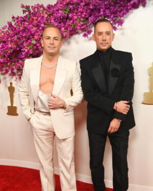 Yannick Nézet-Séguin Instagram - An unforgettable night at @TheAcademy Awards, standing tall for @maestrofilm and the classical music community, celebrating seven amazing nominations! Congratulations to all the winners and nominees! 🤩🎶

Une soirée inoubliable aux @TheAcademy Awards, rempli de fierté pour @maestrofilm et honoré de représenter  la communauté de la musique classique. Célébrons sept merveilleuses nominations! Félicitations à tous les gagnants et nommés! 🤩🎶

Stylist: @tiffbrisenostylist
Clothing: @ysl
Jewelry: @jasonofbeverlyhills
Watch: @rolex
Grooming: @patricksantaana

#Oscars #Maestro #BradleyCooper #CareyMulligan #ClassicalMusic