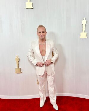 Yannick Nézet-Séguin Instagram - An unforgettable night at @TheAcademy Awards, standing tall for @maestrofilm and the classical music community, celebrating seven amazing nominations! Congratulations to all the winners and nominees! 🤩🎶

Une soirée inoubliable aux @TheAcademy Awards, rempli de fierté pour @maestrofilm et honoré de représenter  la communauté de la musique classique. Célébrons sept merveilleuses nominations! Félicitations à tous les gagnants et nommés! 🤩🎶

Stylist: @tiffbrisenostylist
Clothing: @ysl
Jewelry: @jasonofbeverlyhills
Watch: @rolex
Grooming: @patricksantaana

#Oscars #Maestro #BradleyCooper #CareyMulligan #ClassicalMusic