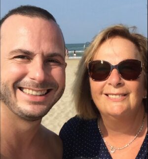 Yannick Nézet-Séguin Instagram - Joyeuse fête des mères à la meilleure maman ! Je suis tellement chanceux de t’avoir dans cette aventure de la vie avec moi. Je t’aime énormément ! 🌸💖

2009 ➡️ 2024 

#FêteDesMères #MothersDay #MomentswithMom