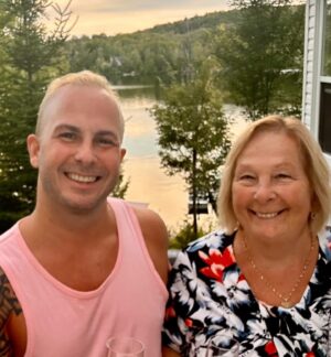 Yannick Nézet-Séguin Instagram - Joyeuse fête des mères à la meilleure maman ! Je suis tellement chanceux de t’avoir dans cette aventure de la vie avec moi. Je t’aime énormément ! 🌸💖

2009 ➡️ 2024 

#FêteDesMères #MothersDay #MomentswithMom