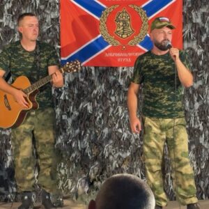 Yaroslav Sumishevskiy Instagram - Благотворительный концерт в зоне СВО. 

В понедельник 29 июля мы отправились в зону СВО, чтобы поддержать наших солдат и провести благотворительный концерт, а еще навестить нашего друга Александра Храпу, который служит в 2ШБ добровольческого отряда Святого благоверного князя Александра Невского.

Поездка в целом выдалась непростой. До места мы добирались более суток, ехали на машине. По прибытии в целях безопасности мы выключили свои мобильные телефоны и остались без связи. Но благодаря Саше мы могли поддерживать связь с родными.

Для наших солдат мы привезли бытовые принадлежности (вещи, которые крайне необходимы в тех условиях), а также тепловизор, который они просили.

Благодарим всех, кто переживал и поддерживал нас в этой поездке.
Спасибо нашим военным за то, что приняли нас.

Поездка удалась. Мы уже дома.
Скоро подробнее расскажу и покажу, как это было.