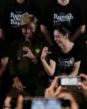Yasamin Jasem Instagram - Flooded with love @rumahdinasbapak 🖤🦎

8.8.2024 di Bioskop! 
#RumahDinasBapak