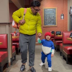 Yasir Hussain Instagram - Happy Father’s Day, @yasir.hussain131 you’re the glue that holds our family together❤️
YOU ARE OUR HERO!
