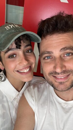 Yedidia Vital Instagram - פודקאסט #המניפה קרה, ואנחנו, ליהי וידידיה, החלטנו להתאהב. ואז נפגשנו וזה גם הצליח! אמאלה! הלב שלנו על 200. סתאם! סליחה. הלב שלנו פשוט אוהב גם וגם וגם. 🌈 תודה. 
@lihi_toledano 
@yedidia 
@102fm 
@tlv_lgbtq_center 
.
.
Podcast made with @tal_nissan14 
Video made by @almog_58