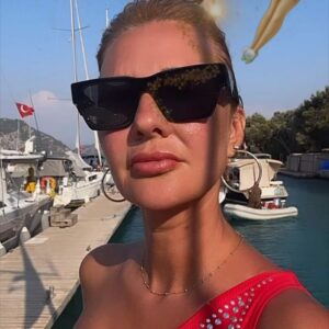 Yeliz Doğramacılar Instagram - ♥️♥️
@drbuketsenkaya farkı ✨
@goldenblackadana ✨

#reklam
