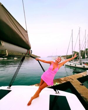 Yeliz Doğramacılar Instagram - 💖 Pembeler aşkına muhteşem bir an da muhteşem @ayacollection.ch ✨yine mi güzeliz yine mi 🌸 @onnobedrirahmi de 🌙
#tavsiye #holiday #göcek #tekne #tatil #öneri #summer
