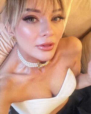 Yeliz Doğramacılar Instagram - 🤍🖤
Bu yıl @fashion.vip.magazin tarafından yılın şık kadını seçilmenin mutluluğunu yaşadım…
Her daim yanımda olan 1 sene boyunca beni her özel sunuma,geceye hazırlayan şahane bir ekiple birlikte bunu başardım..
Bu güzel geceyi düzenleyen herkese ve benimle birlikte hem her özel günümde hem de her daim  yanımda olan ekip arkadaşkarıma çok teşekkür ederim…
@fashion.vip.magazin 
@goldenblackadana 
@drbuketsenkaya 
@ulas_etike 
@daisymdaa 
@navetbyersin 
@aydin.altunbuken 
@meryemuyanmakeupstudyo 
@tuajewelry 
@kadinlarvealisveris
@sercan_idilman