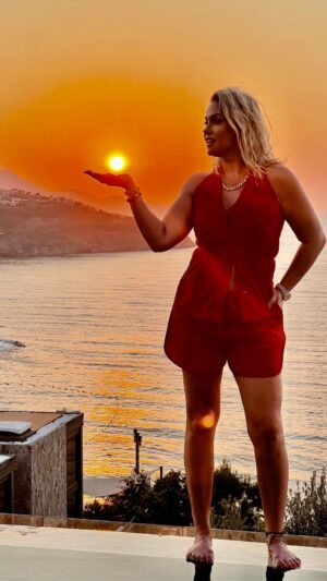 Yeliz Yeşilmen Instagram - ………………….. ♥️♥️♥️♥️♥️ ya siz? #yelizyeşilmen #aşk #ilişki #fedakarlık #instgram #fyp #life #instgood #öneçıkar #kesfet