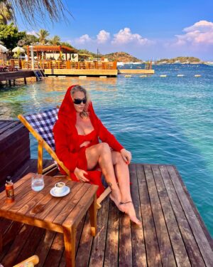 Yeliz Yeşilmen Instagram - Öfkeme yenik düşmüyorum sadece şunu iyi biliyorum aslan arasıra kükremezse çakalların sesinden uyuyamaz…. #yelizyeşilmen #instgram #instagood #fyp #öneçıkar #kesfet