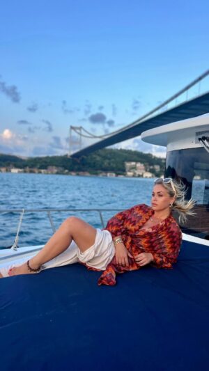 Yeliz Yeşilmen Instagram - #esmerimbiçimbiçim #yelizyeşilmen