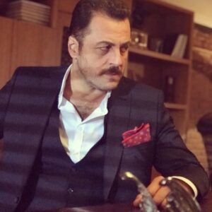 Yetkin Dikinciler Instagram - Rıfat Çakar mı ? Bahtiyar Ölmez mi ?#bahtiyarölmez bu akşam 20:00'de... @atvturkiye ' de...😊