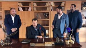 Yetkin Dikinciler Instagram - Biz bu akşam izliyoruz...! (İnşallah😁) 20:00'de... #bahtiyarölmez @atvturkiye #büyükitiraf @srknkuru @ferdikurtuldu @muhammet_ali_tuncer @handesubasicom @kartalcidamliofficial @tugcekarabacak @orhanaydinofficial @umutoguz @hazallsenell @semihozturk @selenkurtarann @gozdeokur1