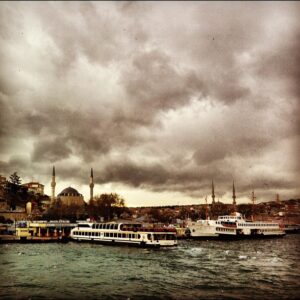 Yetkin Dikinciler Instagram - Üsküdar'a gider iken...
#istanbul #rain