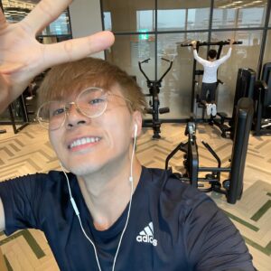 Ying Chi Yuet Instagram - 《去邊啊Do姐》韓國篇完結
好多謝台前幕後的每一位
多謝Do姐
多謝監製，五隻憤怒鳥，生日神秘男
多謝兩位經理人嘉蘭&Elaine
多謝통역사누나

回憶很開心難忘
感謝大家嘅包容
畢生難忘❤️

第一次係綜藝節目有很多不足的地方
希望下次有機會嘅話
比觀眾見到不一樣的我😎

Thanks my wardrobe @aiglehongkong @adlibfashion @decon.tailormade

#你是天使我是屎
#導遊話唔包合照
#互相拍照
#每朝健身房各自運動