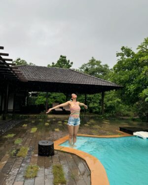 Yogita Bihani Instagram - How a weekend should feel like 🏖️💞🌧️ 

@ukiyostays @villasbyukiyostays @shubham.pille