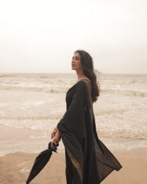 Yogita Bihani Instagram - koi rok le yahiin… ♥️♥️

Filmed by @aishwaryaa.nayak 

Shot on @canonindia_official R5 C   RF 28-70 f/2
#canwithcanon
#vibewithcanon
