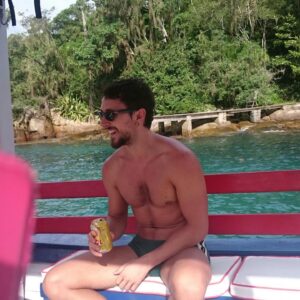 Yohan Nicolas Instagram - 10 anos atrás hoje, eu chegava no Brasil com 3 malas, um coração cheio e um monte de sonhos na cabeça.

O maior deles estava se realizando naquele exato momento! Me mudar para o Brasil, um sonho de infância.

Eu selecionei essas fotos totalmente aleatorias das minhas primeiras semanas no Brasil.

Que aventura foram esses 10 anos!!! Que venham ainda muitas decadas!!

BRASIL EU TE AMO