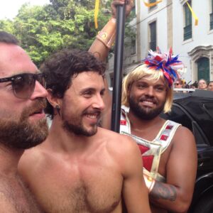 Yohan Nicolas Instagram - 10 anos atrás hoje, eu chegava no Brasil com 3 malas, um coração cheio e um monte de sonhos na cabeça.

O maior deles estava se realizando naquele exato momento! Me mudar para o Brasil, um sonho de infância.

Eu selecionei essas fotos totalmente aleatorias das minhas primeiras semanas no Brasil.

Que aventura foram esses 10 anos!!! Que venham ainda muitas decadas!!

BRASIL EU TE AMO