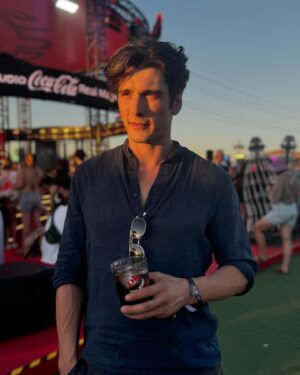 Yon González Instagram - Publi. Miércoles disfrutando de buena música en Madcool acompañado de @cocacola_esp  #CokeStudio
#RealMagic