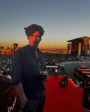 Yon González Instagram - Publi. Miércoles disfrutando de buena música en Madcool acompañado de @cocacola_esp  #CokeStudio
#RealMagic
