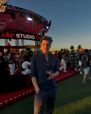 Yon González Instagram - Publi. Miércoles disfrutando de buena música en Madcool acompañado de @cocacola_esp  #CokeStudio
#RealMagic