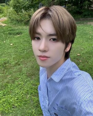 Yongsin Wongpanitnont Instagram - 여유로운 주말~🍀🧚🏻‍♂️