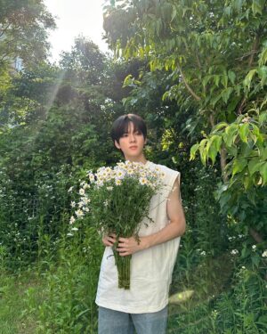 Yongsin Wongpanitnont Instagram - My flowers 🔋🌼💗