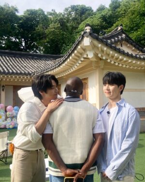 Yoo Hwe-seung Instagram - 늦어버린 동네스타K🤭

#엔플라잉#유회승#게으름쟁이#뒤늦은#동네스타K#동썸페#😉