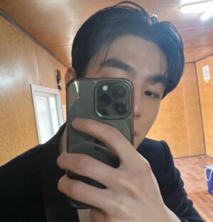 Yoo Jung-hoo Instagram - 벌써 4월이라뇨