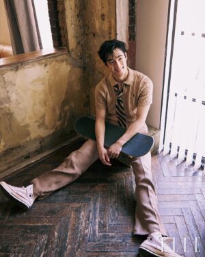 Yoo Jung-hoo Instagram - 👀
@ellekorea