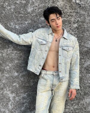 Yoo Jung-hoo Instagram - Behind.