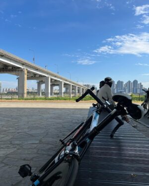 Yoo Jung-hoo Instagram - 이제 자전거 타긴 춥구만요