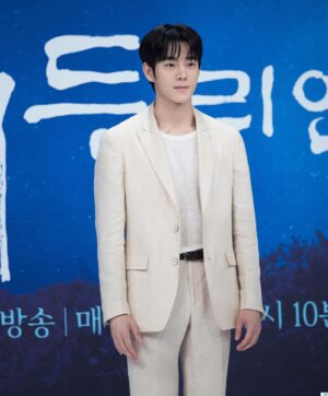 Yoo Jung-hoo Instagram - ‘아씨두리안’ 6월 24일 9시 10분에 tv조선에서 첫 방송됩니다!!👏👏

#아씨두리안 #tv조선