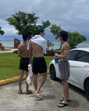 Yoo Jung-hoo Instagram - 🌊☀️👨‍👨‍👦‍👦