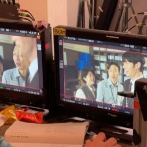Yoon Byung-hee Instagram - #낮과밤이다른그녀
#missnightandday 
웃음 가득한 서한지청 사무실
임순지웅병덕
임지병💙