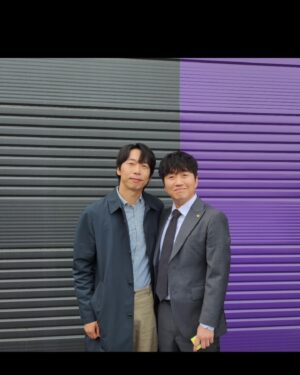 Yoon Byung-hee Instagram - 창훈이형과 한 앵글안에서 연기하가까지 참 오래걸렸네요...
서로 오래시간을 지켜보며 안도하고 응원하는 참 동료이자 좋은 형
#배우이창훈 #이로운사기
