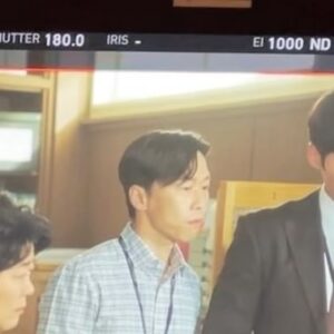 Yoon Byung-hee Instagram - #낮과밤이다른그녀
#missnightandday 
웃음 가득한 서한지청 사무실
임순지웅병덕
임지병💙