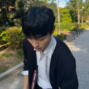 Yoon Chan-young Instagram - ʕ•ᴥ•ʔ

@official_jopog 
#조폭인내가고등학생이되었습니다 
#highschoolreturnofagangster