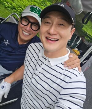 Yoon Jong-shin Instagram - ⠀
⠀
개콘 고수님들께 한수 배움
⠀
성광이 공은 의도치 않은 드로우로 인정 ㅋㅋ
⠀
with 상무 원효 성광