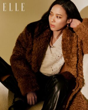 Yoon Mi-rae Instagram - Thank you @ellekorea ❤️!

•Repost•
#제작비지원
N세대 아이돌은 있으나, 힙합의 여왕은 ‘One & Only’ 윤미래(@yoonmirae)뿐입니다. 
래퍼와 싱어를 넘어 프로듀서 그리고 조단의 엄마로서 누구보다 열심히 사는 그녀는 스스로를 ‘데뷔한지 얼마 안 된’ 아티스트라고 말합니다. 코오롱몰 뮤즈로 카메라 앞에 선 그녀는 ‘Keep trying’을 강조했습니다. 거듭 노력하며 ‘나’를 찾고, 멋있는 ‘내’가 되려는 윤미래. 그녀의 화보와 인터뷰를 <엘르> 12월호와 <엘르> 웹사이트에서 확인해보세요.

Editor 김영서(미디어랩)
Photographer 레스
Stylist 임진
Hair Stylist 이지(오드샵)
Makeup Artist 김예지
Nail Artist 김수안(슈애)

@kolonmall
#코오롱몰