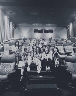 Yoon Mi-rae Instagram - From 윤미래/Yoonmirae:

“Words can’t express how much i love you my soulflowers - thank you always! 너무 보고 싶었어! 사랑하고 너무 자랑스럽다. 🌼🌸🌻🌺 always and forever !!!!!”