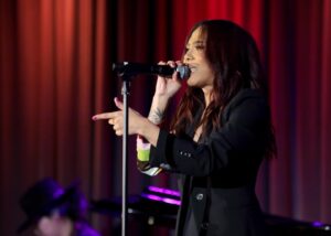 Yoon Mi-rae Instagram - #grammymuseum 

#너무감사하고 #사랑해요💕#unforgettablenight