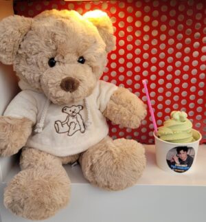 Yoon Se-a Instagram - 🍦🍦🍦
#완벽한가족
#완벽한내조
열혈 촬영중이신 김병철 선배님께 간식차 부릉💨
🏹 세아가 쏩니다. 무한생색내세아~~😁🎉
오늘밤 9:50 kbs2tv
본방사수 가야대!!!!🐾
#본방사수 #오늘밤 #pm9:50

**이창민감독님의 ’캐셔로‘ 응원합니다.
#행복하세아🍀