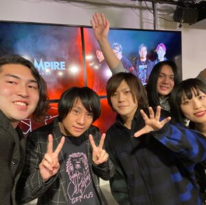Yoshiaki Yamamoto Instagram - ReMGさんのチャンネルでヤバTの皆さんと #限界しりとりmobile で闘いました！
次は正々堂々勝ちたいと思います！リベンジ待ってます！

ヤバT普通にめっちゃファンでカラオケで歌ったりするので、共演できたのもうれC超えてうれDでした！

#屋梁落月