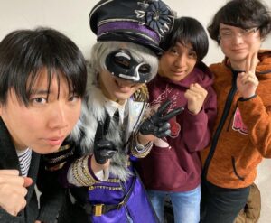 Yoshiaki Yamamoto Instagram - アンダーバーさんのライブ #ダバランティス にご招待いただきました！ 一緒に写真に写っていることが信じられません！

#赤心奉国　#アンダーバーは最高です #大嫌い？ #とんでもなーい
