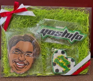 Yoshito Okubo Instagram - 6月生まれの仲間達に😆

アイシングクッキーのプレゼント🎁

それぞれの特徴を活かして
作っていただきました😊👍

皆んなに喜んでもらえて良かった😙✨

9日　よっくん
11日　しげ
18日　たかくん
20日　すなちゃん
26日　豊

改めてお誕生日おめでとう🎂
これからもヨロシクね😆

#6月生まれ
#仲間達
#プレゼント