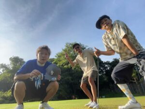 Yosuke Kubozuka Instagram - 2024.7.29(mon)

GolfにてALEXからのパンチラインで
気づき。
1Swing,1Riddim,1Love.

渦巻ダイちゃん
#よこのいと
オープンおめでとう㊗️